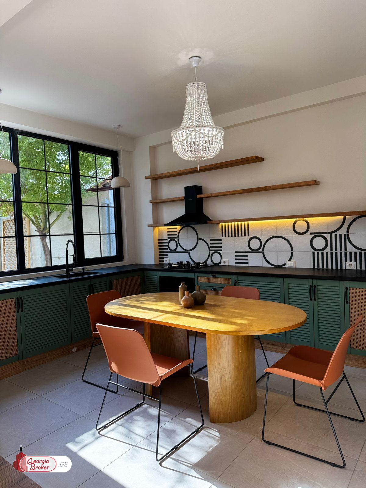 იყიდება ახალი გარემონტებული 5 ოთახიანი სახლი ისანში